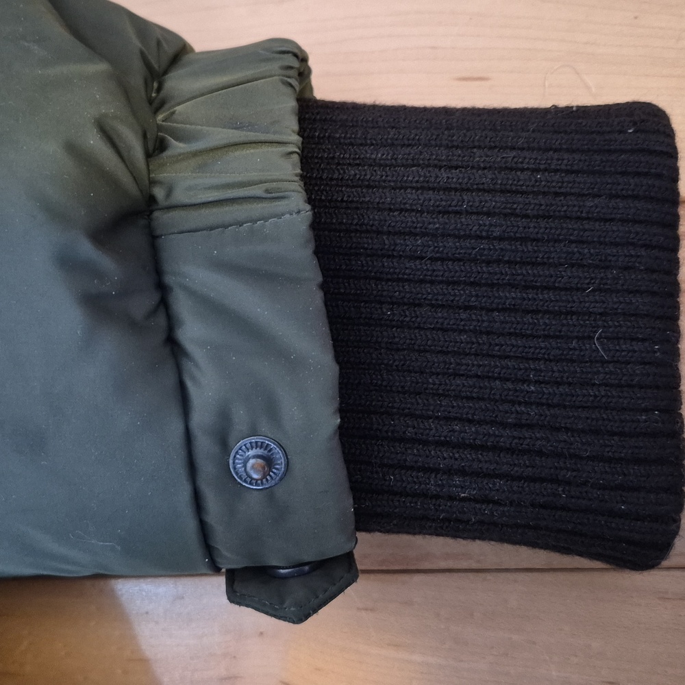 Soia & Kyo Women's Size Small Green Puffer Jacket with Black Cuffs - Picture 7 of 11